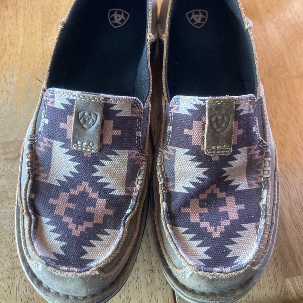 Women’s Ariat Cruisers